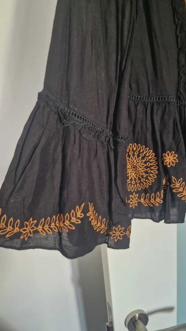 Camisa negra bordada dorada