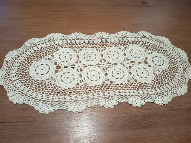 Paño de ganchillo ovalado blanco