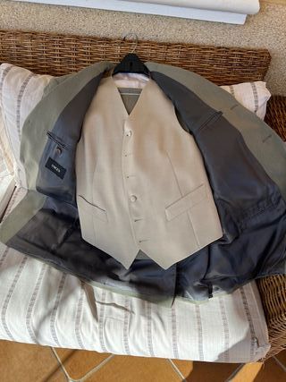 Traje de chaqueta verde con chaleco