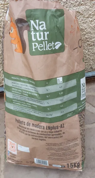 Sacos de papel vacíos para reciclaje