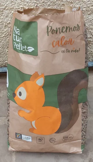 Sacos de papel vacíos para reciclaje