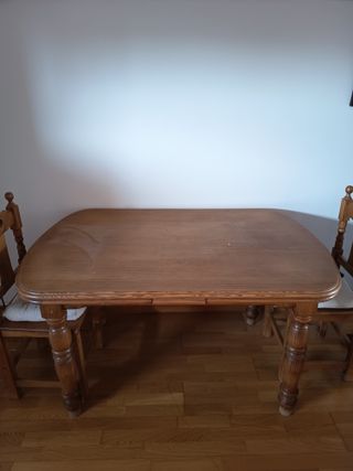 Mesa de comedor de madera maciza