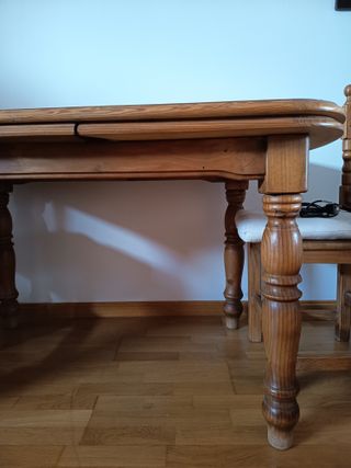 Mesa de comedor de madera maciza