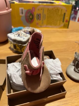 Zapatos para bebé o muñeco