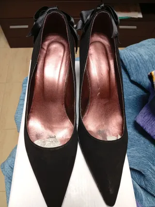 Zapatos de fiesta negros con lazo
