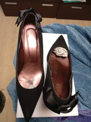 Zapatos de fiesta negros con lazo