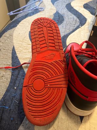 Nike Air Jordan 1 Mid Rojo y Negro