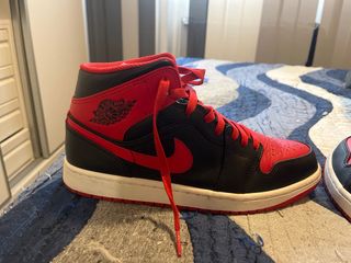 Nike Air Jordan 1 Mid Rojo y Negro