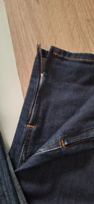 Pantalón vaquero Guess azul con etiquetas