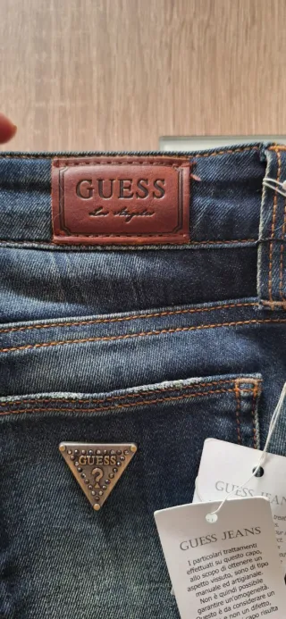 Pantalón vaquero Guess azul con etiquetas