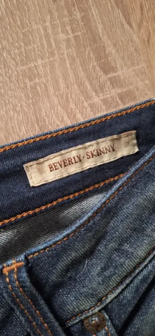 Pantalón vaquero Guess azul con etiquetas