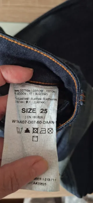 Pantalón vaquero Guess azul con etiquetas