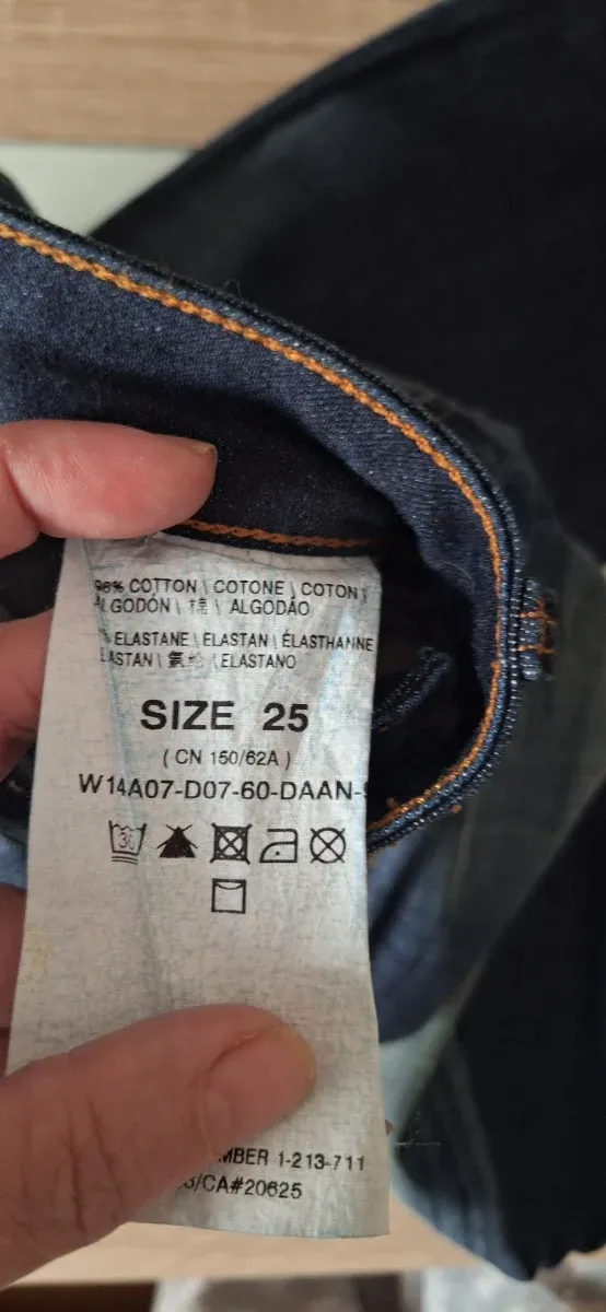 Pantalón vaquero Guess azul con etiquetas