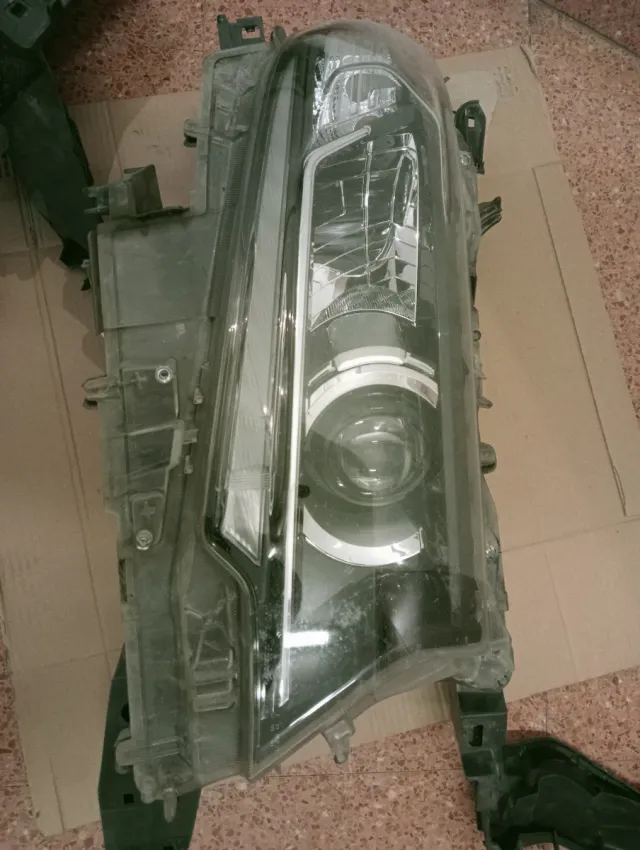 FARO IZQUIERDO LAND CRUISER J150 ROTO