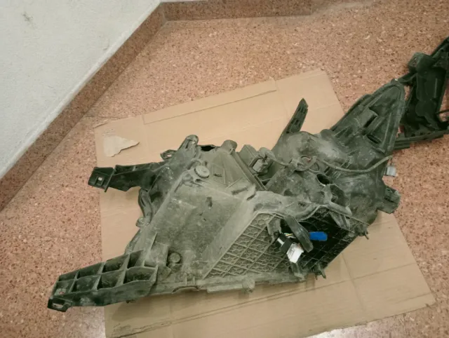 FARO IZQUIERDO LAND CRUISER J150 ROTO