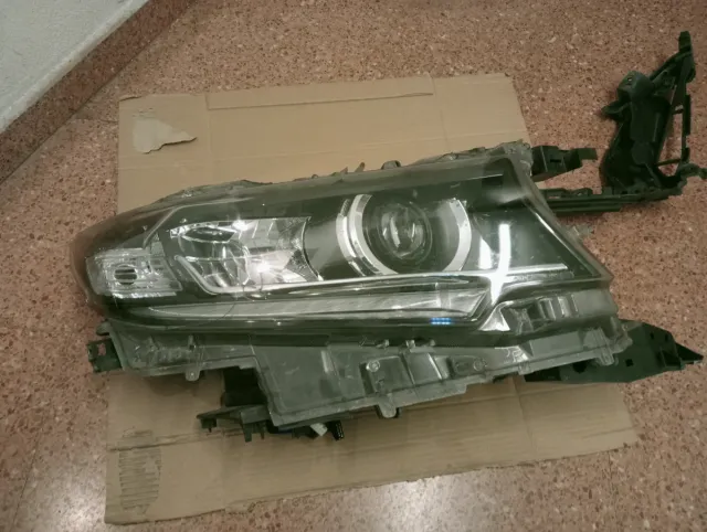 FARO IZQUIERDO LAND CRUISER J150 ROTO