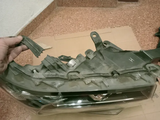 FARO IZQUIERDO LAND CRUISER J150 ROTO