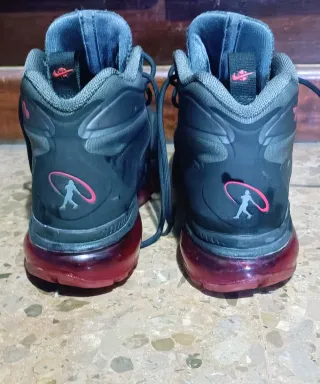 Zapatillas Nike Talla 40 Negras y Rojas