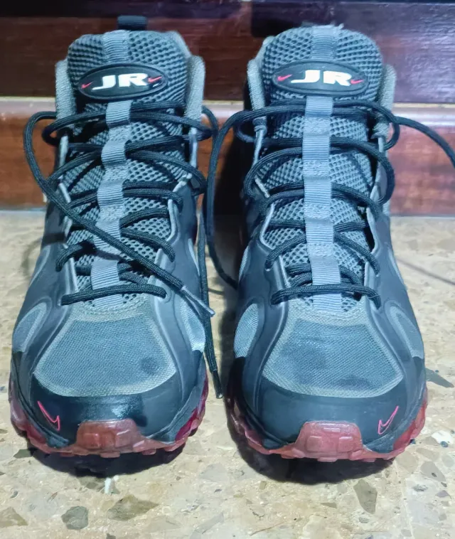 Zapatillas Nike Talla 40 Negras y Rojas