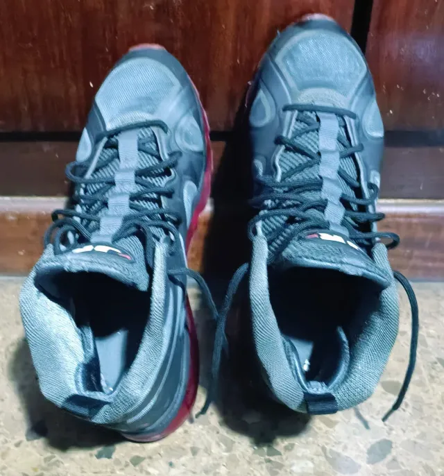 Zapatillas Nike Talla 40 Negras y Rojas