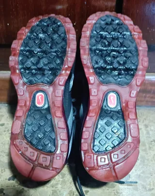 Zapatillas Nike Talla 40 Negras y Rojas