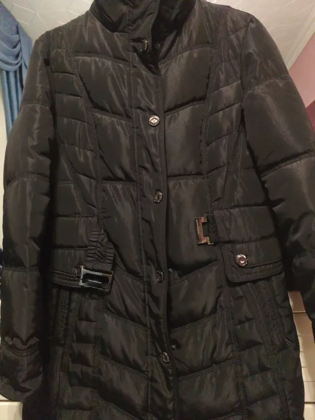Abrigo negro acolchado talla M