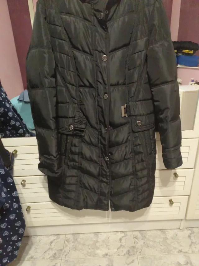 Abrigo negro acolchado talla M