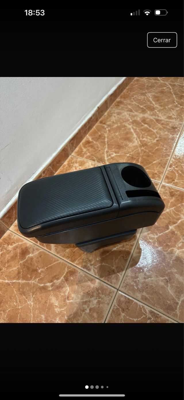 Reposabrazos coche con portavasos