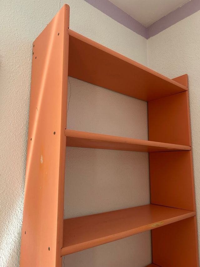 Estantería de madera