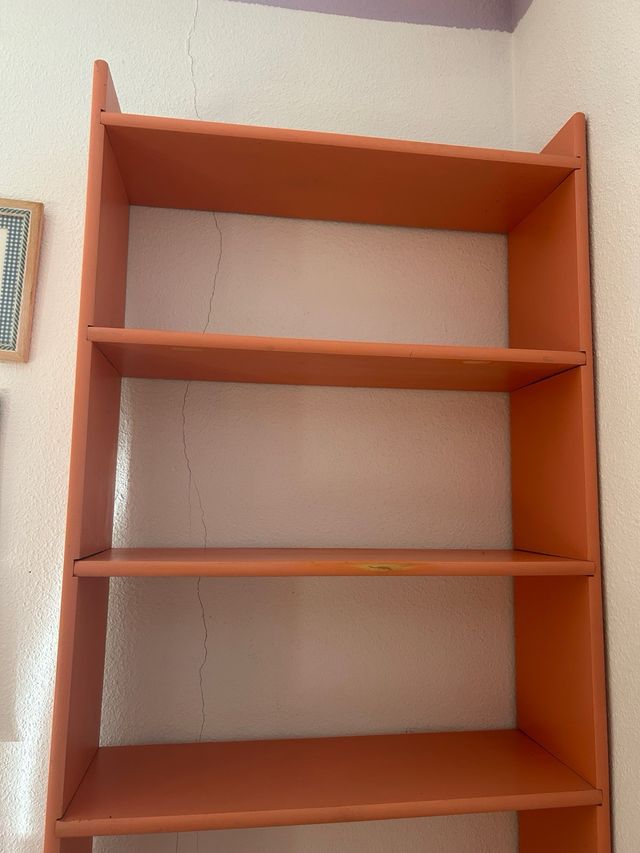 Estantería de madera