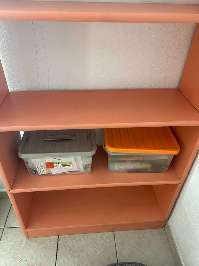 Estantería de madera