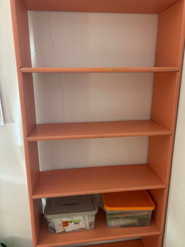 Estantería de madera