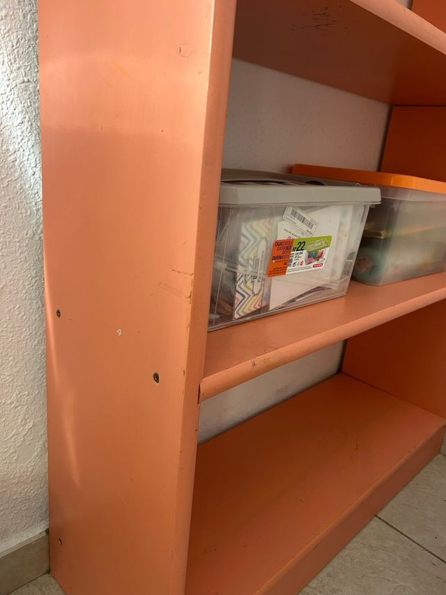 Estantería de madera