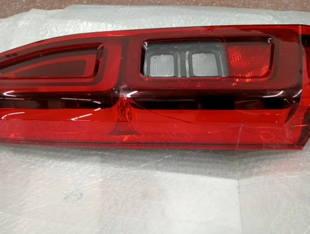 PILOTO TRASERO IZQUIERDO BERLINGO III ASTILLADO