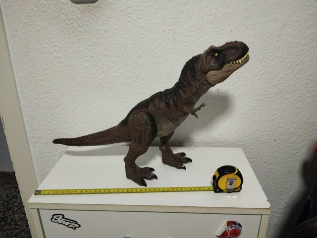 T-Rex Jurassic World Dominion Golpe y Devora