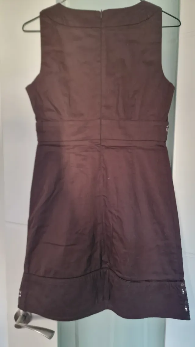 Vestido marrón con pedrería