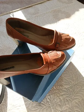 Zapatos de tacón marrones talla 39