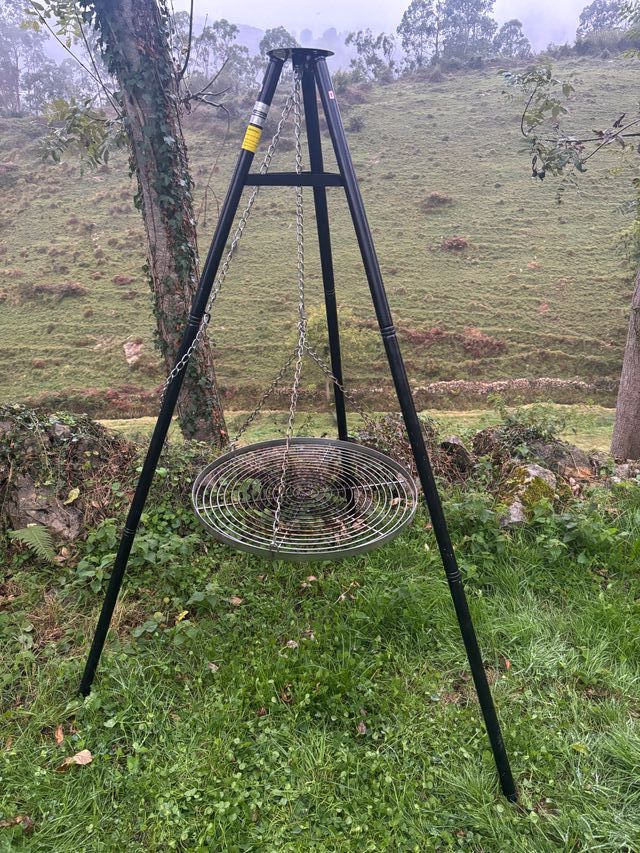 Barbacoa Trípode 65cm Negra y Plateada