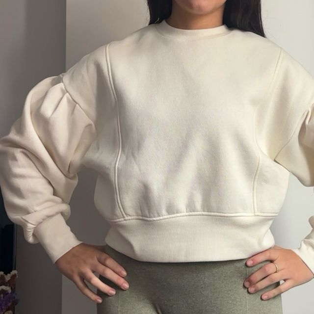Sudadera blanca manga abullonada