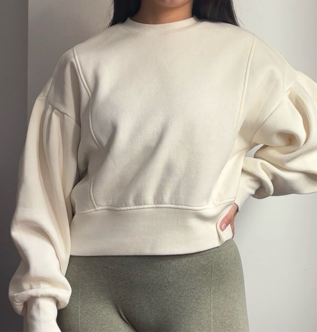 Sudadera blanca manga abullonada