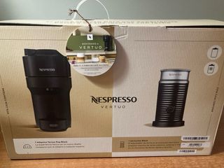 Cafetera Nespresso Vertuo y espumador A ESTRENAR