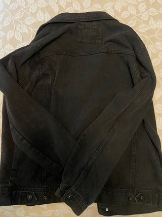 Cazadora vaquera Zara negra