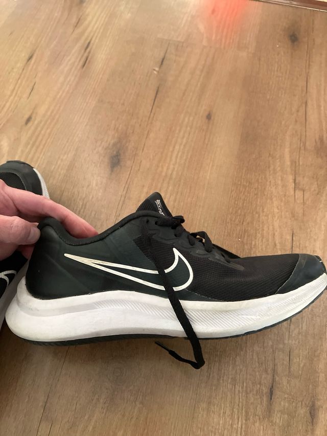 Zapatillas Nike Talla 38 Negras y Blancas