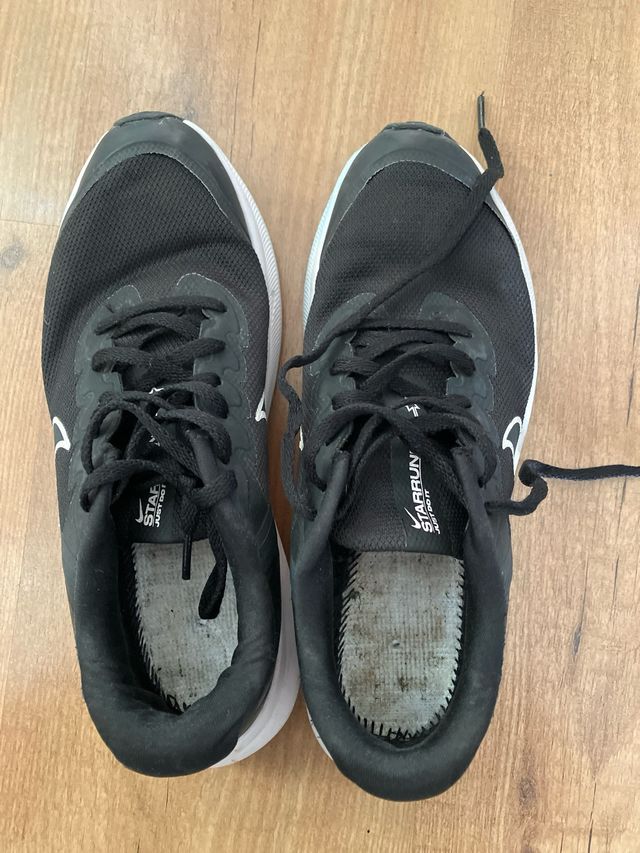 Zapatillas Nike Talla 38 Negras y Blancas