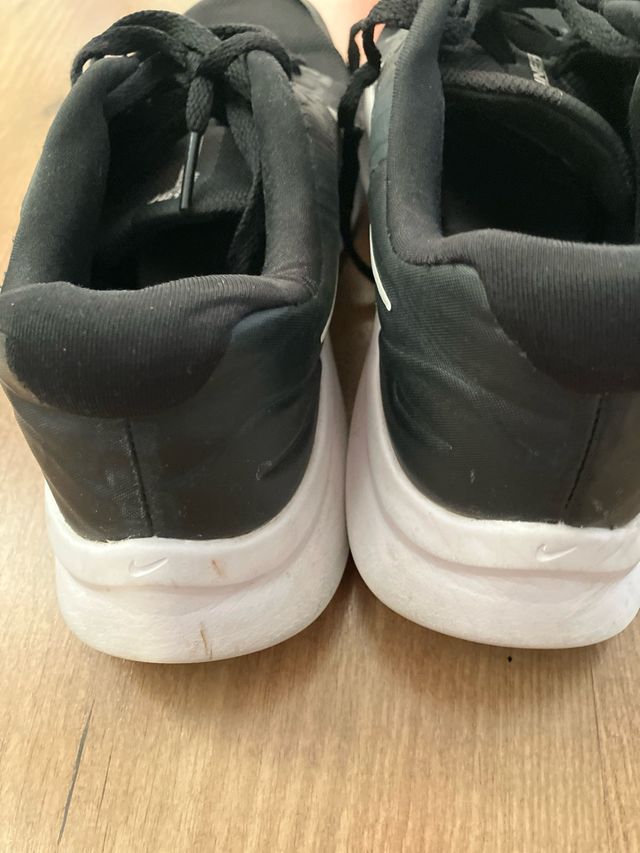 Zapatillas Nike Talla 38 Negras y Blancas