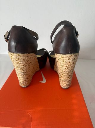 Zapatos de tacón Navigata marrones