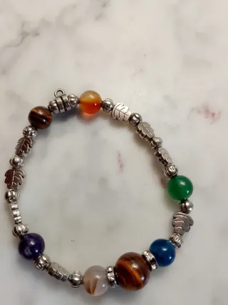 Pulsera elástica con abalorios y búhos