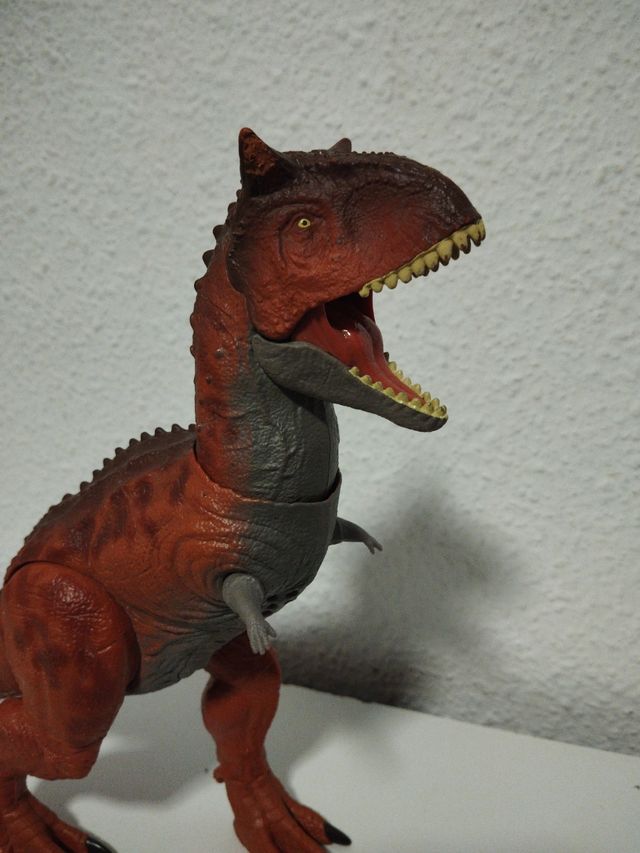 Carnotauro Jurassic World. Controla y conquista.