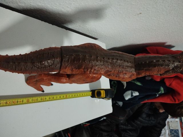 Carnotauro Jurassic World. Controla y conquista.