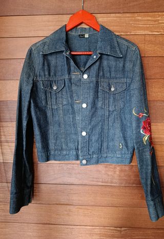 Chaqueta tejana corta bordada flor